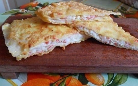 НЕРЕАЛЬНОЕ ЛАКОМСТВО ИЗ КРАБОВЫХ ПАЛОЧЕК.Сколько бы Вы их ни сделали, тарелка очень быстро ...