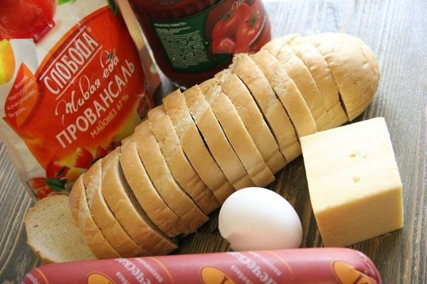 Горячие бутерброды с колбасой, сыром и яйцом. Горячие бутерброды можно приготовить на завтрак, для ... - 2