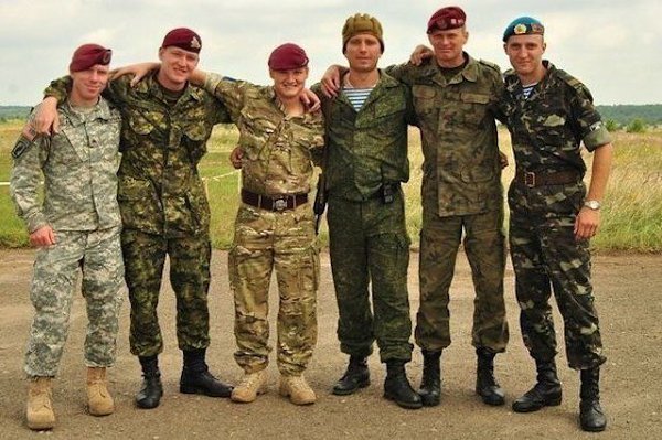 Больше чем фото. Американец, канадец, британец, русский, поляк и украинец на учениях. Вот как надо!