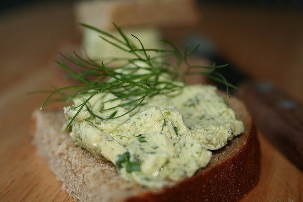 12 ЛУЧШИХ ПАСТ ДЛЯ БУТЕРБРОДОВ: БЫСТРО, ВКУСНО, ПОЛЕЗНО. 1. Из яиц и лука Натрите на крупной терке ... - 6