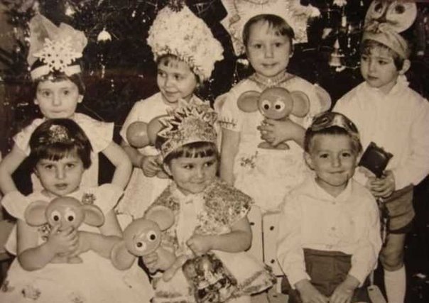 Когда запахнет хвоей с мандаринами.Я вспоминаю прошлые года. Они казались раньше очень длинными, ...