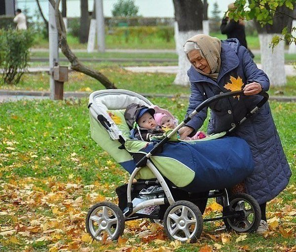 Лучше и заботливее няни для детей, чем родная бабушка, просто не бывает!