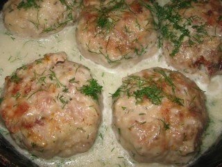 Котлеты в соусе из плавленного сыра.Соус получился очень вкусный, котлетки в нем пропарились и стали ... - 5