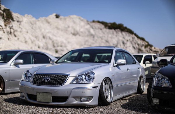 Toyota Crown Majesta 200 Tuning