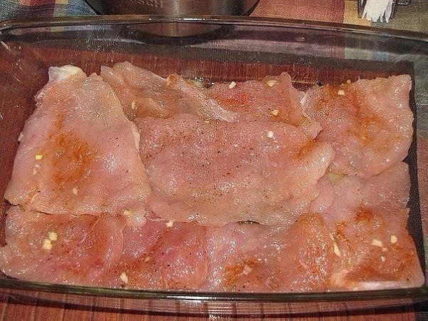КУРИНАЯ ЗАПЕКАНКА .ИНГРЕДИЕНТЫ: куриная грудка (филе) - 4 шт. баклажаны - 2-3 шт. помидоры - 3-4 ... - 3
