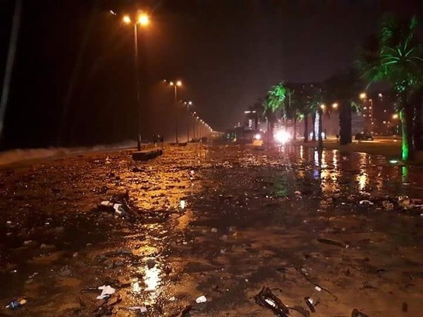 Батуми пережил пятибалльный шторм. Море вернуло людям то, что они ему дали... - 3