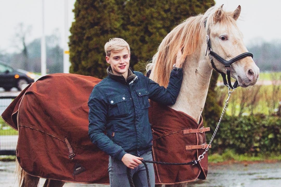  -   ! - 15  2018  03:57