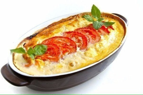 Нежная запеканка из куриного филе - cытно, вкусно и просто.Ингредиенты:- Куриное филе – 400 г- Яйцо ...