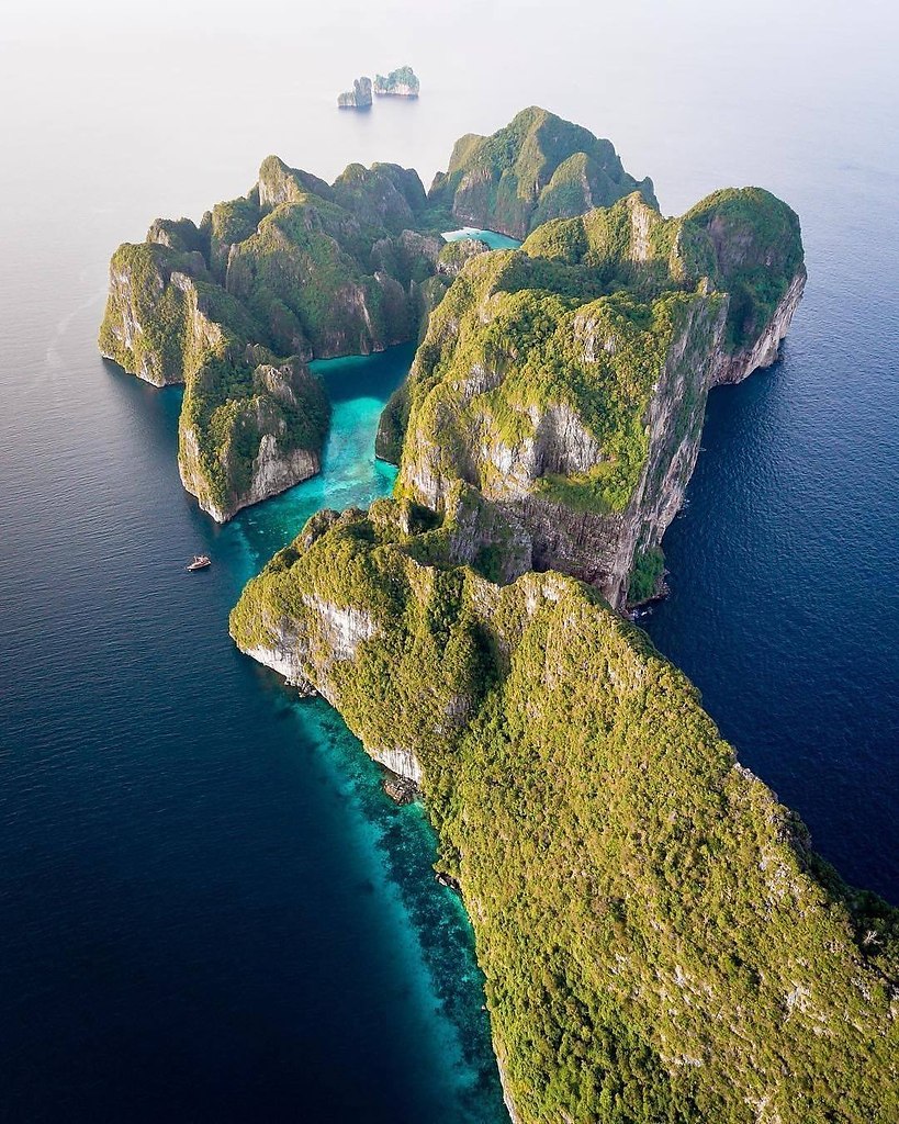 .    Phi Phi Islands   ,      ...