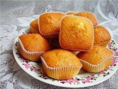 Простые и вкусные кексы со сгущенкой.Ингредиенты:яйцо куриное — 2 штсахар — 1 стак.сметана — 140 ...