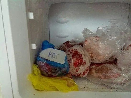 Мама покупает коту отдельное мясо и подписывает его, чтобы не спутать. Каждый раз, открывая ...