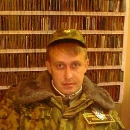 Aleksandr, 43, 