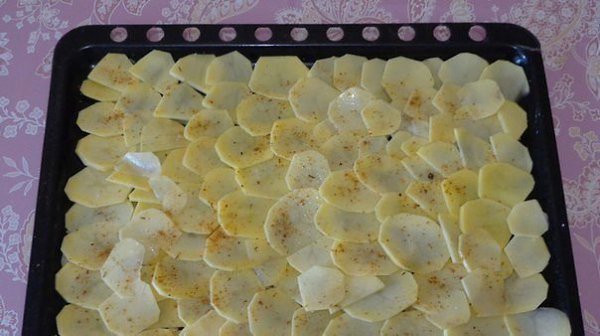 САМАЯ ВКУСНАЯ И ПРОСТАЯ ЗАПЕКАНКА .ИНГРЕДИЕНТЫ: шампиньоны сыр 2 ложки сметаны фарш ломтики ... - 2