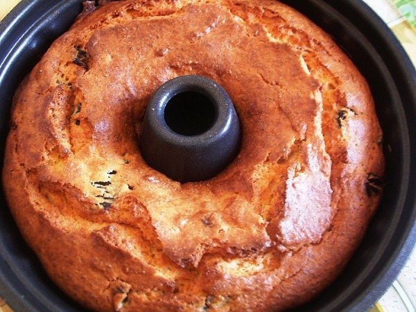 Нежный творожный кекс с черносливом.Ингредиенты:Яйца - 4 шт.Творог- 1 пачка - 250 гСахар-1 стакан - ... - 3
