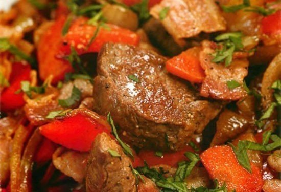 МЯСО ТУШЕНОЕ: ТОП-6 РЕЦЕПТОВ.1) Тушеное мясо с картофелем и зеленьюИНГРЕДИЕНТЫ: 300-400 г нежирной ... - 2
