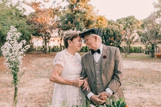 человеку нужен человек, чтобы пить с ним горьковатый кофе, оставаться рядом на ночлег, и ...