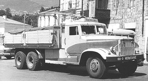 Грузовой троллейвоз на базе КрАЗ-219 (КрАЗ ДТУ-10). СССР. 1961 г. pic.twitter.com/nruokLS1nv