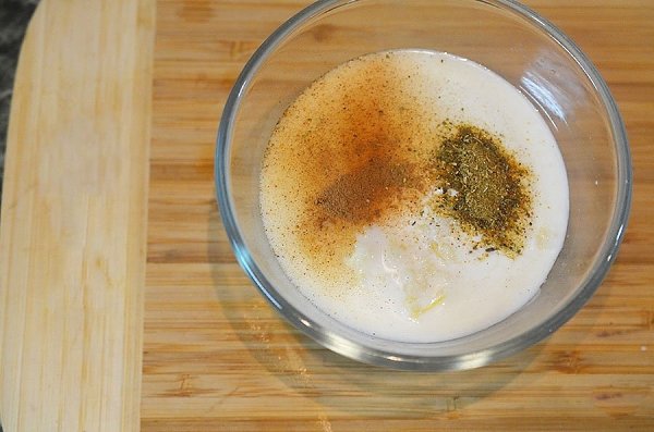 Куриные бедра в кефире с корицей.Поделись рецептом Ингредиенты:Куриные бедра — 800 гКефир — 500 ... - 3