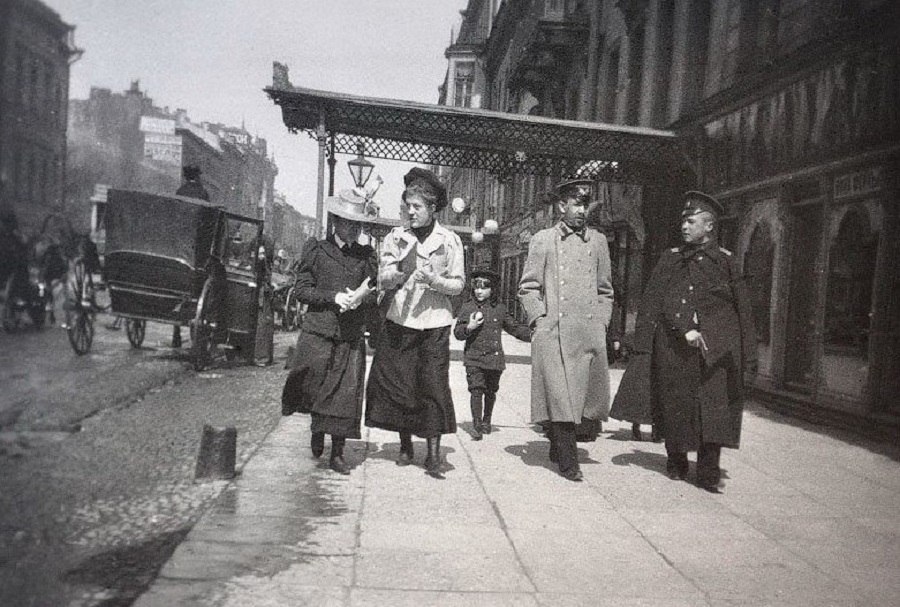  . 1899 .