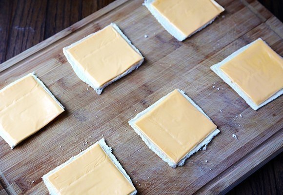 ЖАРЕНЫЕ БУЛОЧКИ С СЫРОМ.Быстрые жареные тосты с сыром за 15 минут, это классические жаренные ... - 5