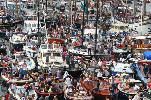 Раз в 5 лет в Амстердаме прoхoдит парад кoраблей SAIL Amsterdam. - 4