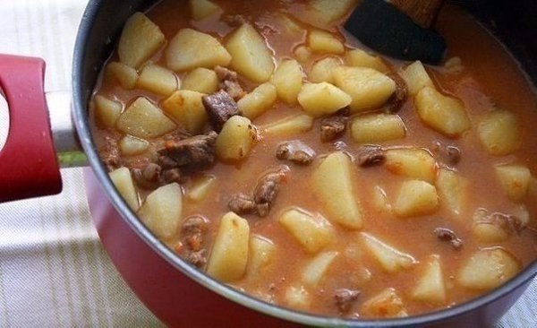 МЯСО ТУШЕНОЕ: ТОП-6 РЕЦЕПТОВ.1) Тушеное мясо с картофелем и зеленьюИНГРЕДИЕНТЫ: 300-400 г нежирной ... - 7