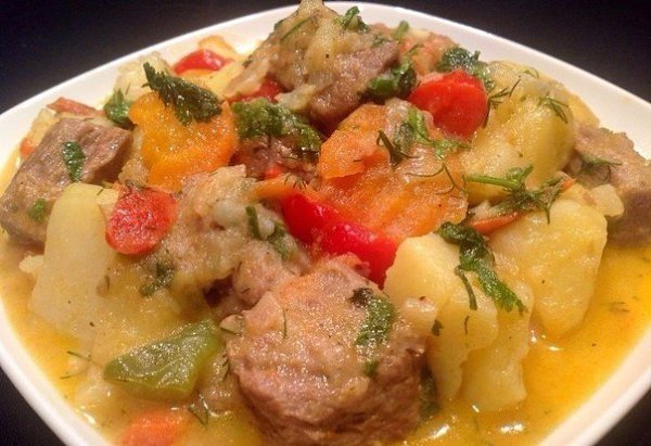 МЯСО ТУШЕНОЕ: ТОП-6 РЕЦЕПТОВ.1) Тушеное мясо с картофелем и зеленьюИНГРЕДИЕНТЫ: 300-400 г нежирной ... - 3