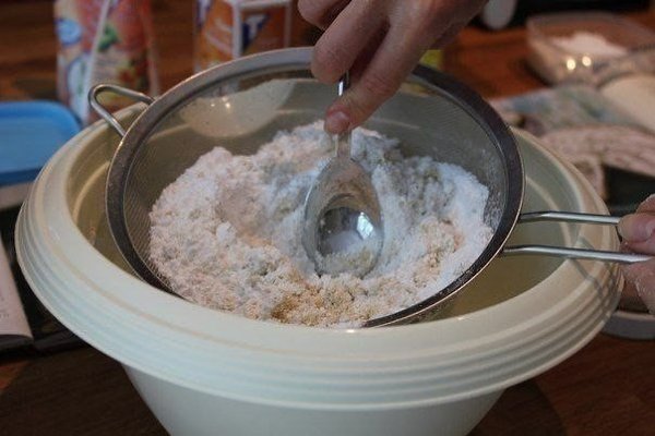 ШОКОЛАДНЫЕ MACARONS.ИНГРЕДИЕНТЫ:Для печенья: 200 г сахара 110 г миндаля 95 г яичных (белков примерно ... - 3