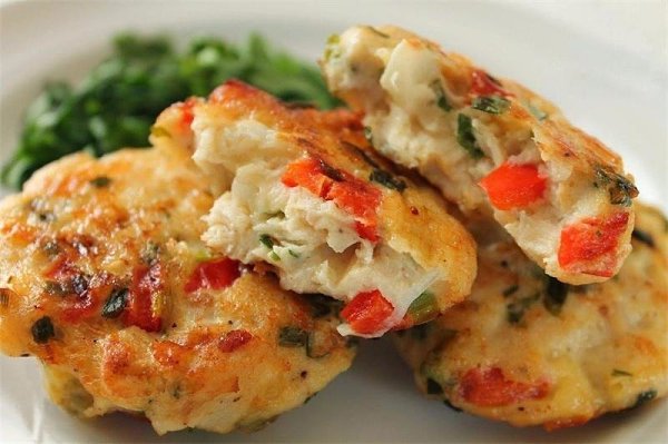 КУРИНЫЕ КОТЛЕТКИ С ОВОЩАМИ.И полезно и очень вкусно ИНГРЕДИЕНТЫ: Грудка куриная - 600 гр Капуста ...