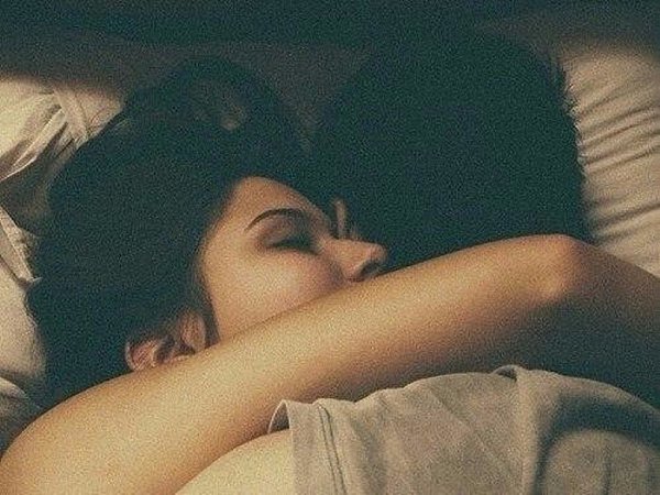 Не уходи. Хоть она и кричит, чтобы ты ушёл прочь — останься...