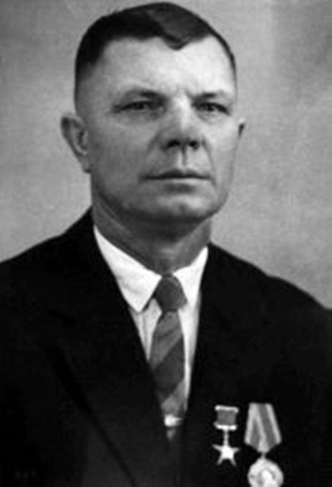 Мефодий Трофимович Андрущенко, (27 июня 1911 - 11 мая 2007 года) - Герой Социалистического Труда, ...
