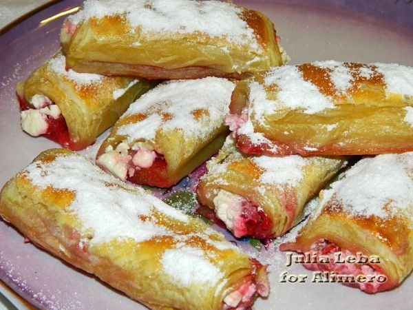 Слоёные трубочки с малиной.Мои домашние уже привыкли к тому, что у нас в доме постоянно есть ... - 6