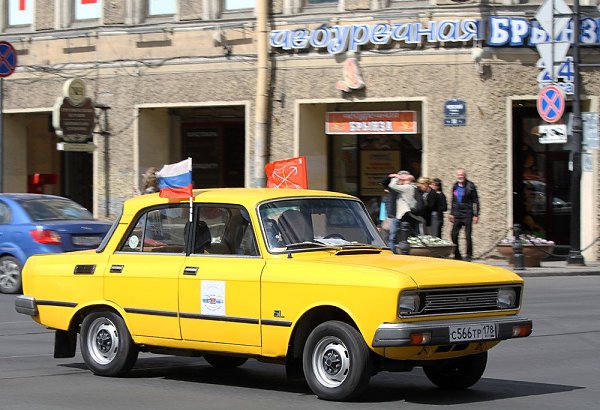 Москвич-2140-117 (2140 SL) производился в кооперации с фирмой Saturnus из Югославии, которая в обмен ...