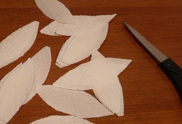 Лилии из конфет - 4