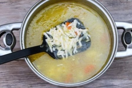 Суп из плавленных сырков. Ингредиенты плавленные сырки 2 шт. картофель 3-4 шт. растительное масло ... - 3