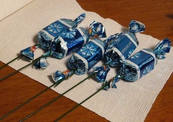 Лилии из конфет - 3