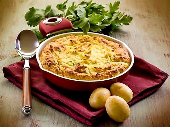 КАРТОФЕЛЬ ПО-СОЛОНЬСКИ. Ингредиенты на 6 порций: 2 кг картофеля(хорошо разваривающегося), 400 г ...