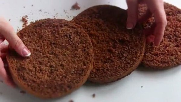 Шоколадный торт. Ингредиенты: Для бисквита: Мука - 125 гр. Сахар - 125 гр. Яйца - 5 шт.(250 гр.) ... - 7