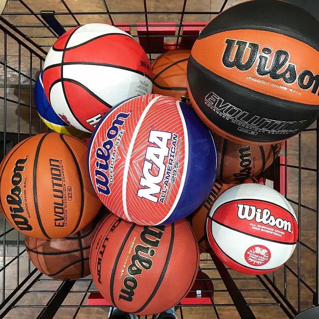 Какие мячи в нба. Баскетбольный мяч Wilson NBA. Баскетбольный мяч НБА 2022. Мяч НБА 2022. Аэро мяч баскетбольный NBA.