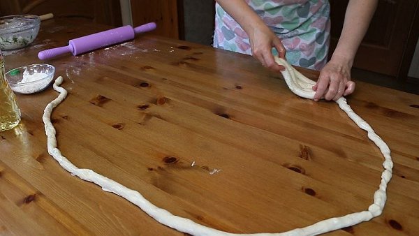 Бёрек с сыром (слоёный пирог).ИнгредиентыДЛЯ ТЕСТА:500 г муки250 мл теплой воды1 ч. ложка соли1 ст. ... - 6