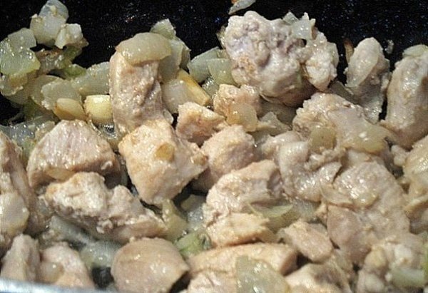 Рагу овощное с курицей.Ингредиенты:Куриная грудка — 300 глук — 4 шт.Чеснок — 1 шт.Картофель — 500 ... - 4