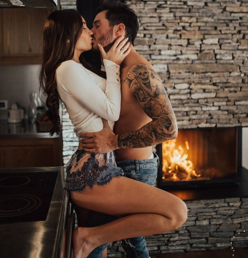     ,    -  .