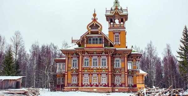 Чудо-терем, расположенный в Костромской деревне Асташово.