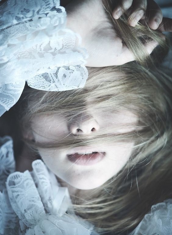 Я хочу быть любимой тобой.Не для знойного сладкого сна,Но - чтоб связаны с вечной судьбойБыли наши ...