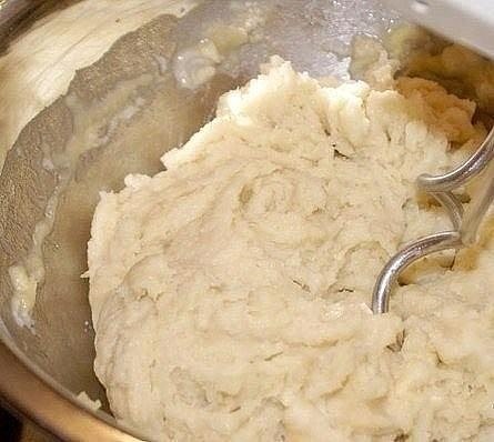 Заварное тесто для вареников и пельменей. Продукты: кипяток 250 мл растительное масло 50 г соль 1/2 ... - 2