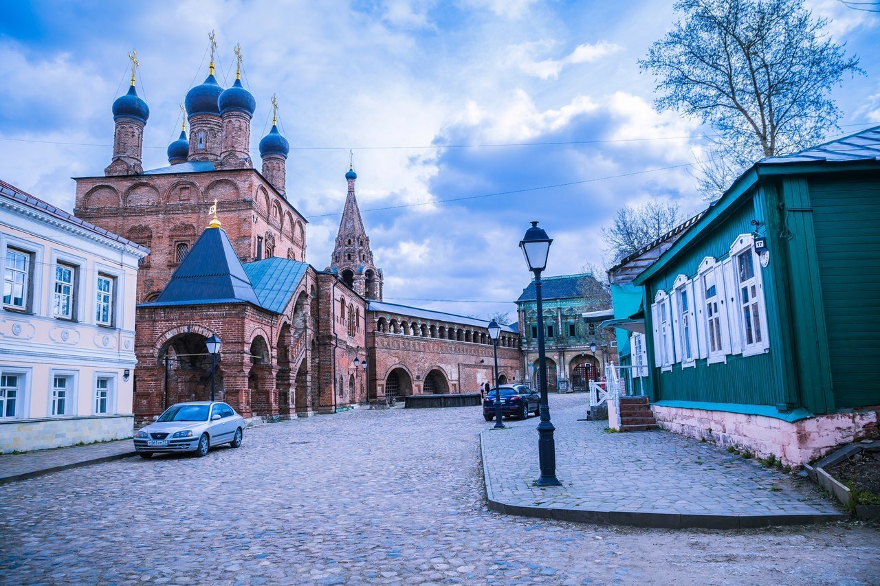 Подворье. Крутицкое подворье. 9. Крутицкое подворье. Крутицкое подворье в Москве с набережной. Усадьба Крутицкое подворье экскурсия.