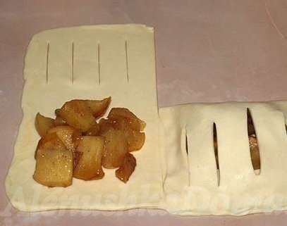 Слойки с яблоками.Поделись рецептом с другом!Ингредиенты:Слоеное пресное тесто — 0,5 кгЯблоки — 4 ... - 3