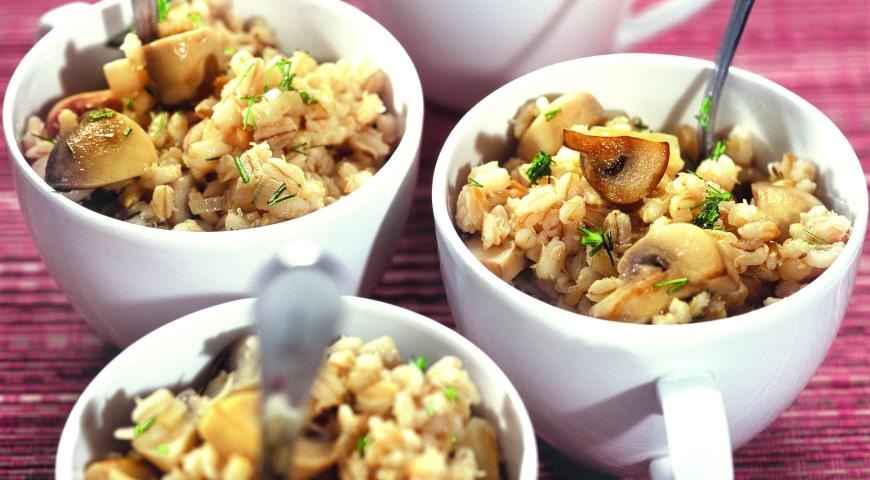 Перловка с шампиньонами.Русская каша – это не еда, это философия. Она включает в себя всю нашу ...