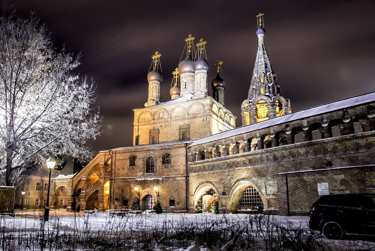 Красивая церковь зимой в москве фото