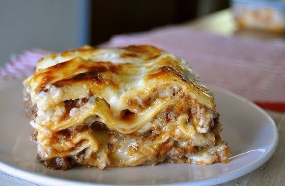 Классическая лазанья.Классическая лазанья с мясным фаршем и соусом бешамель – это настоящая ...